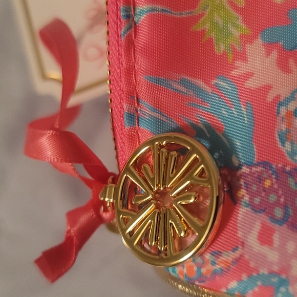 Beautiful Lilly Pulitzer make up case - Picture 4 of 5